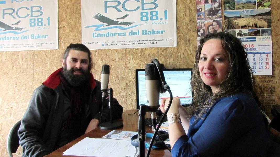 Entrevista en Radio Cóndores del Baker 88.1. Programa conducido por Ada Figueroa Gallardo, comunicadora y concejal de la comuna.